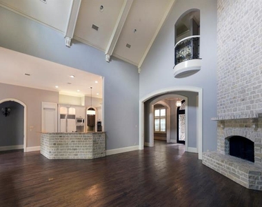 3104 Briarwood Lane - Photo Thumbnail 4