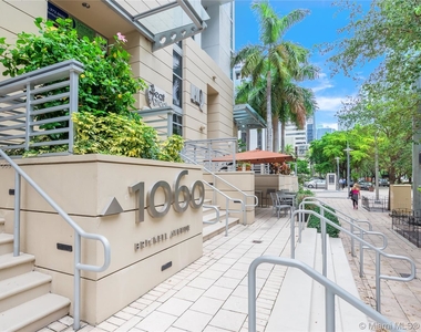 1060 Brickell Ave - Photo Thumbnail 11