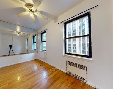 344 East 16th Street - Photo Thumbnail 4