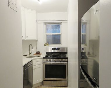 330 East 49th Street - Photo Thumbnail 2