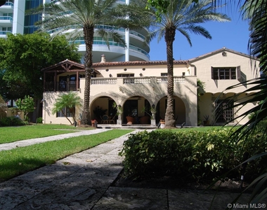 1643 Brickell Ave - Photo Thumbnail 2