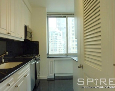 East 56th Street - Photo Thumbnail 4