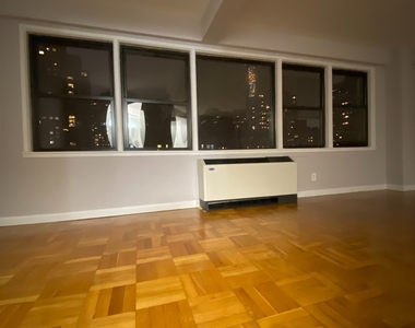 320 East 52nd Street - Photo Thumbnail 1