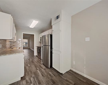 13610 Flagstone Lane - Photo Thumbnail 11