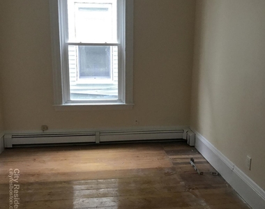 246 W 5th St Apt 1 - Photo Thumbnail 2