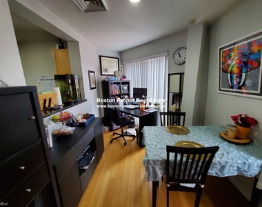 1661 Washington St Apt 504 - Photo Thumbnail 2