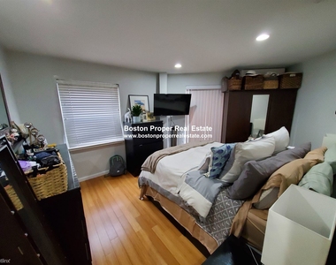 1661 Washington St Apt 504 - Photo Thumbnail 3