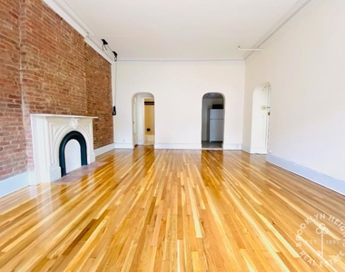 147 Montague Street - Photo Thumbnail 2