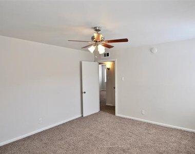 4512 Abbott Avenue - Photo Thumbnail 11