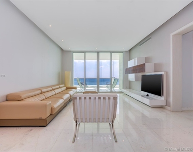 16051 Collins Ave - Photo Thumbnail 5