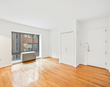 30 West 18th Street - Photo Thumbnail 2