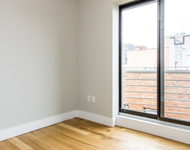 185 Leonard St - Unit: 2d - Photo Thumbnail 6