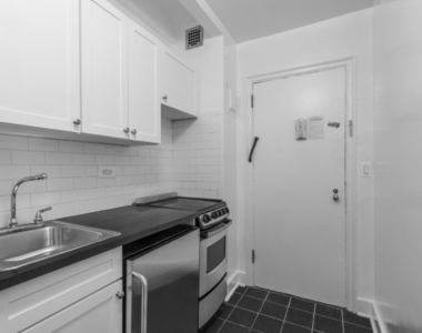 307 East 44th Street - Photo Thumbnail 2