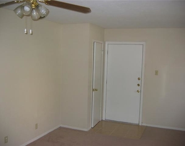 4033 Gilbert Avenue - Photo Thumbnail 6