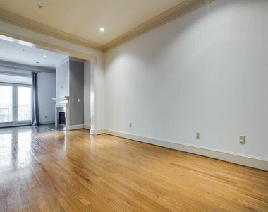 2885 Woodside Street - Photo Thumbnail 5