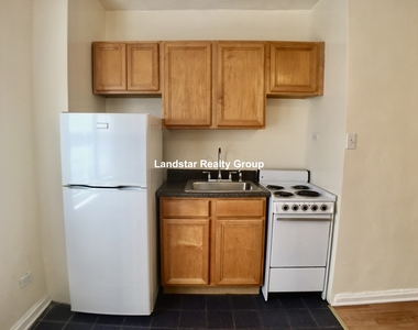 4521 North Malden St. - Photo Thumbnail 3