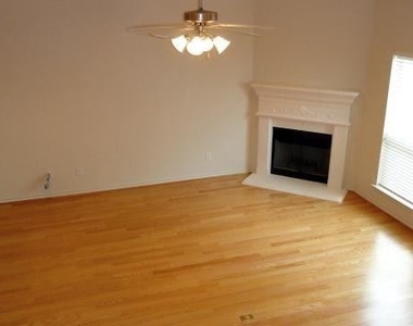 2415 Stutz Dr Apt B - Photo Thumbnail 12