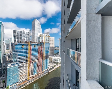 475 Brickell Ave - Photo Thumbnail 16