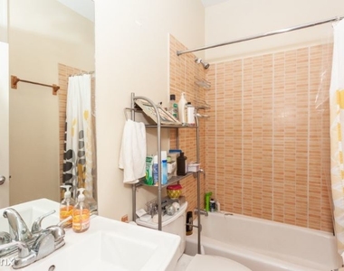 1133 W Addison St 1 - Photo Thumbnail 9