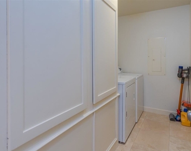 1050 Brickell Ave Apt 2816 - Photo Thumbnail 0