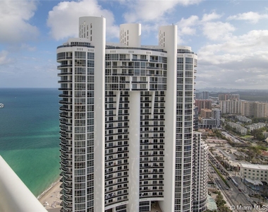 18201 Collins Ave - Photo Thumbnail 1