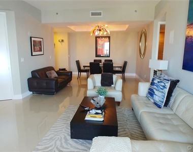 15811 Collins Ave - Photo Thumbnail 2