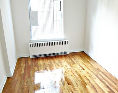 East 87th Street Great Deal, Bright 1 Bed - Photo Thumbnail 5