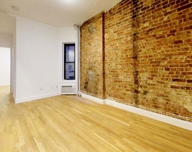 East 73rd Street Queen-Size Bedrooms, No Fee - Photo Thumbnail 2