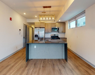 411 W Berks St Unit 2 - Photo Thumbnail 2