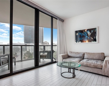 2201 Collins Ave - Photo Thumbnail 11