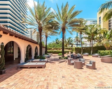 5959 Collins Ave - Photo Thumbnail 24