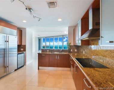 5959 Collins Ave - Photo Thumbnail 5