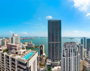 1000 Brickell Plz - Photo Thumbnail 22