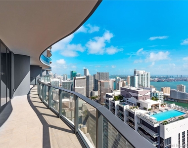 1000 Brickell Plz - Photo Thumbnail 18