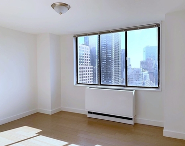 312 East 30th Street - Photo Thumbnail 6