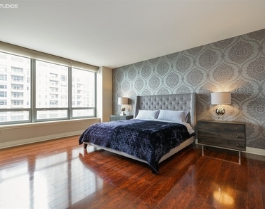 600 North Lake Shore Drive - Photo Thumbnail 10