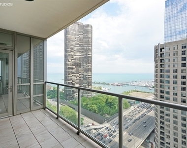 600 North Lake Shore Drive - Photo Thumbnail 3