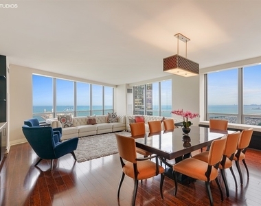 600 North Lake Shore Drive - Photo Thumbnail 8