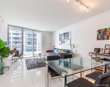 475 Brickell Ave - Photo Thumbnail 2