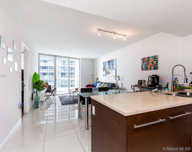 475 Brickell Ave - Photo Thumbnail 1