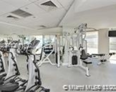 6301 Collins Ave - Photo Thumbnail 14