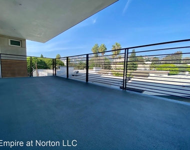 8017 Norton Avenue - Photo Thumbnail 12