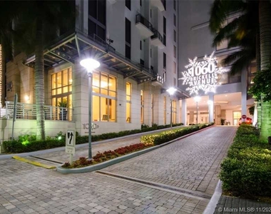 1060 Brickell Ave - Photo Thumbnail 14