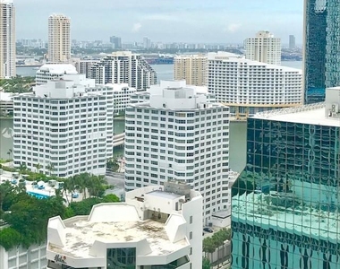 1060 Brickell Ave - Photo Thumbnail 9