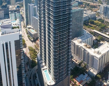 1000 Brickell Plz - Photo Thumbnail 2