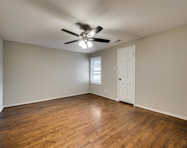 4053 Winfield Avenue - Photo Thumbnail 11