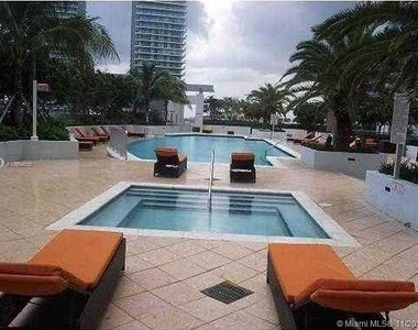 1060 Brickell Ave - Photo Thumbnail 3