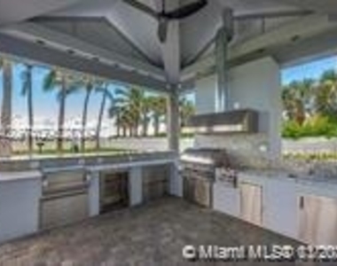 6301 Collins Ave - Photo Thumbnail 21