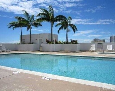 6301 Collins Ave - Photo Thumbnail 11