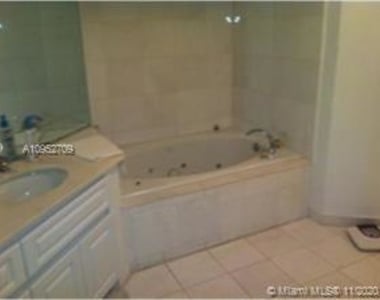 6301 Collins Ave - Photo Thumbnail 16